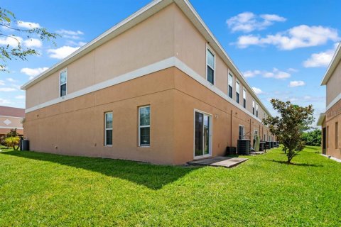 Townhouse in Gibsonton, Florida 3 bedrooms, 184.32 sq.m. № 1919382 - photo 7