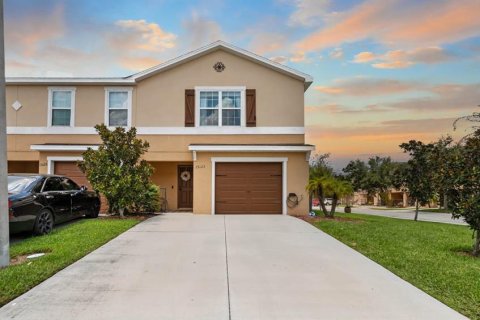 Townhouse in Gibsonton, Florida 3 bedrooms, 184.32 sq.m. № 1919382 - photo 1