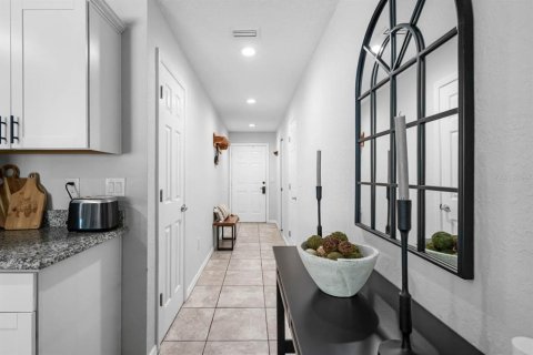 Townhouse in Gibsonton, Florida 3 bedrooms, 184.32 sq.m. № 1919382 - photo 10