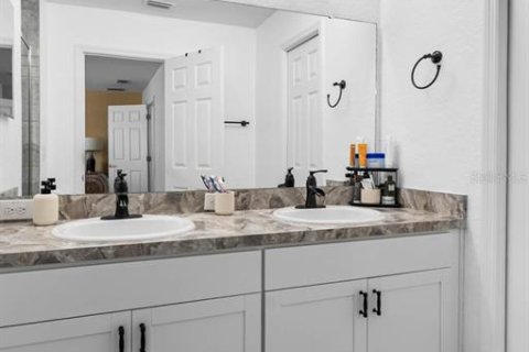 Townhouse in Gibsonton, Florida 3 bedrooms, 184.32 sq.m. № 1919382 - photo 27