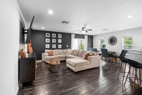 Townhouse in Gibsonton, Florida 3 bedrooms, 184.32 sq.m. № 1919382 - photo 15