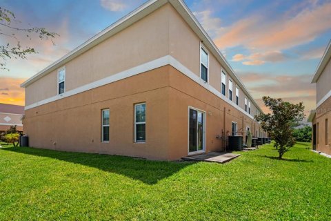 Townhouse in Gibsonton, Florida 3 bedrooms, 184.32 sq.m. № 1919382 - photo 5