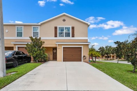 Townhouse in Gibsonton, Florida 3 bedrooms, 184.32 sq.m. № 1919382 - photo 2