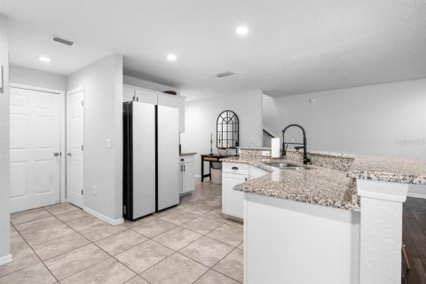 Townhouse in Gibsonton, Florida 3 bedrooms, 184.32 sq.m. № 1919382 - photo 11