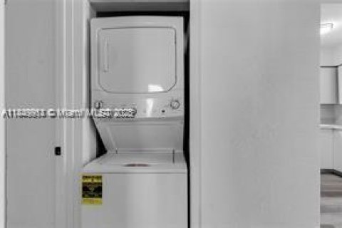 Casa en alquiler en Coral Gables, Florida, 3 dormitorios, 135.64 m2 № 1857094 - foto 13