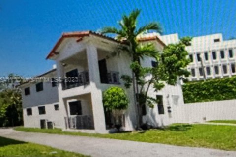 Casa en alquiler en Coral Gables, Florida, 3 dormitorios, 135.64 m2 № 1857094 - foto 1