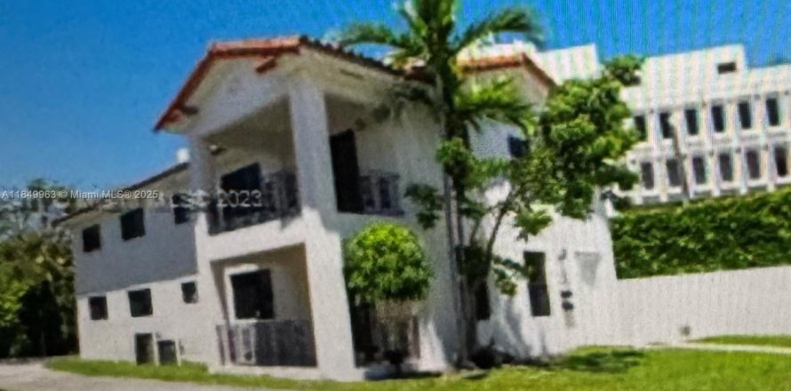 Casa en Coral Gables, Florida 3 dormitorios, 135.64 m2 № 1857094