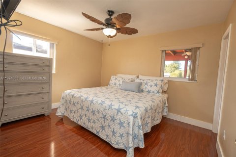 House in Miami, Florida 4 bedrooms, 128.02 sq.m. № 2038568 - photo 19