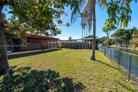 House in Miami, Florida 4 bedrooms, 128.02 sq.m. № 2038568 - photo 4