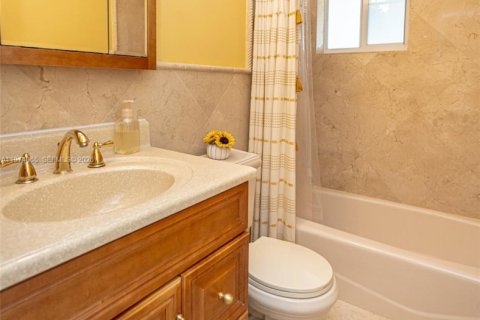 House in Miami, Florida 4 bedrooms, 128.02 sq.m. № 2038568 - photo 28