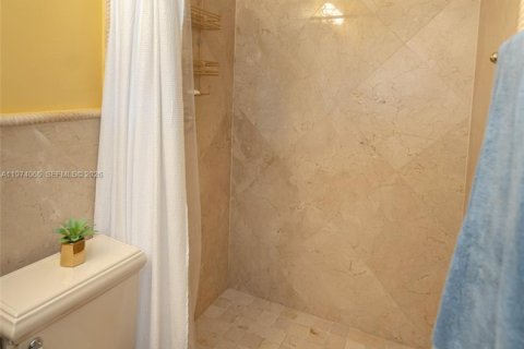 House in Miami, Florida 4 bedrooms, 128.02 sq.m. № 2038568 - photo 20