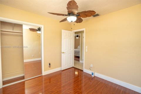 House in Miami, Florida 4 bedrooms, 128.02 sq.m. № 2038568 - photo 30