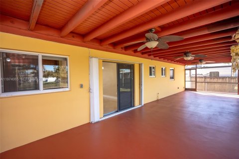 House in Miami, Florida 4 bedrooms, 128.02 sq.m. № 2038568 - photo 12