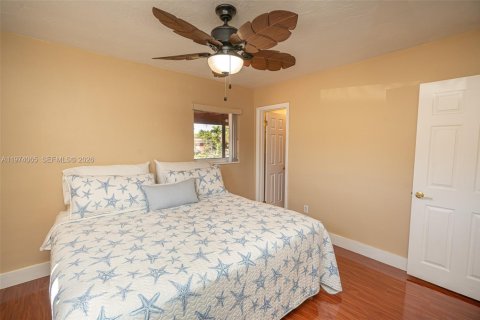 House in Miami, Florida 4 bedrooms, 128.02 sq.m. № 2038568 - photo 18
