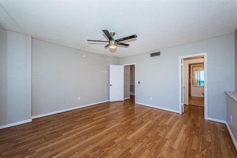 Condo in Saint Petersburg, Florida, 2 bedrooms  № 1909458 - photo 23