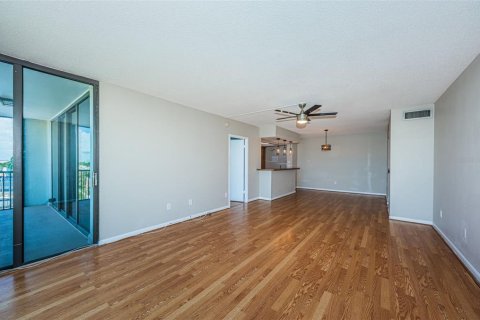 Condo in Saint Petersburg, Florida, 2 bedrooms  № 1909458 - photo 6