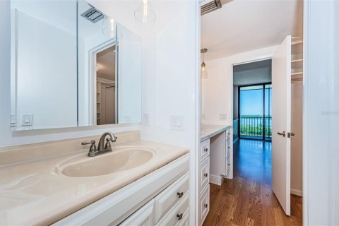 Condo in Saint Petersburg, Florida, 2 bedrooms  № 1909458 - photo 27
