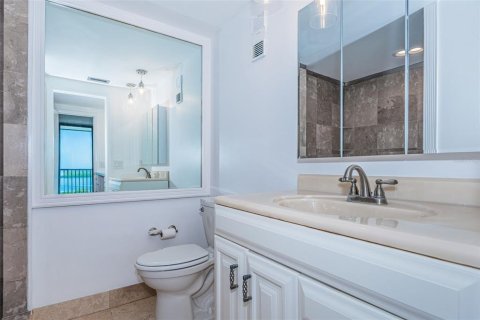 Condo in Saint Petersburg, Florida, 2 bedrooms  № 1909458 - photo 26