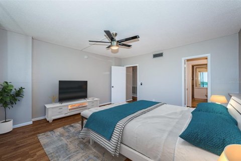 Condo in Saint Petersburg, Florida, 2 bedrooms  № 1909458 - photo 24