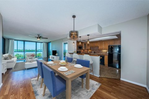 Condo in Saint Petersburg, Florida, 2 bedrooms  № 1909458 - photo 11