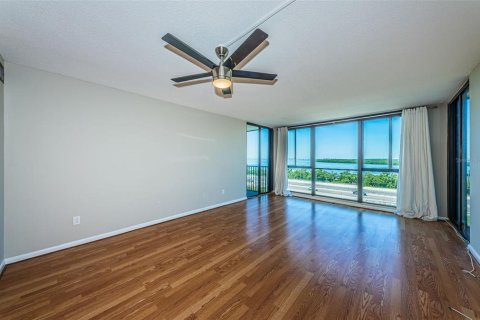 Condo in Saint Petersburg, Florida, 2 bedrooms  № 1909458 - photo 4