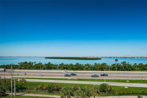 Condo in Saint Petersburg, Florida, 2 bedrooms  № 1909458 - photo 8