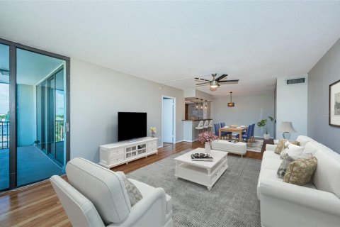 Condo in Saint Petersburg, Florida, 2 bedrooms  № 1909458 - photo 7