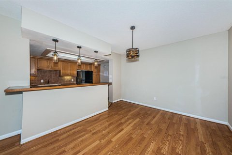 Condo in Saint Petersburg, Florida, 2 bedrooms  № 1909458 - photo 15