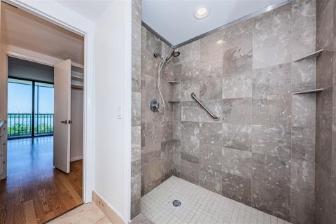 Condo in Saint Petersburg, Florida, 2 bedrooms  № 1909458 - photo 25