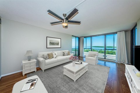 Condo in Saint Petersburg, Florida, 2 bedrooms  № 1909458 - photo 5