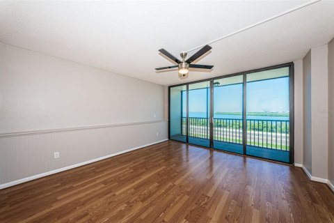 Condo in Saint Petersburg, Florida, 2 bedrooms  № 1909458 - photo 21
