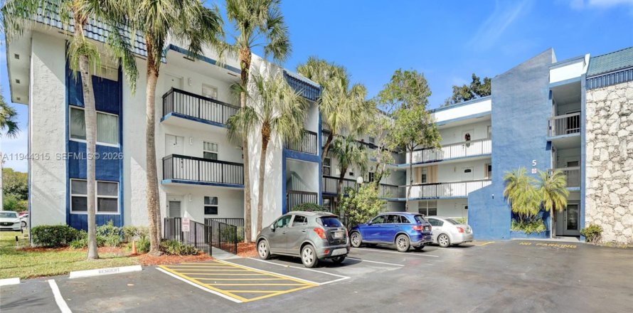 Condominio en Margate, Florida, 2 dormitorios  № 2001503