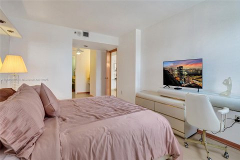 Condo in Hollywood, Florida, 2 bedrooms № 1977696 - photo 29