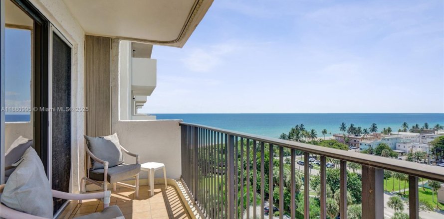 Condo in Hollywood, Florida, 2 bedrooms № 1977696