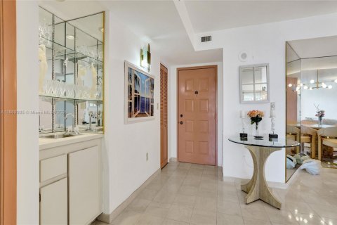 Condo in Hollywood, Florida, 2 bedrooms № 1977696 - photo 5