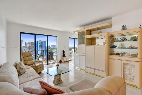 Condo in Hollywood, Florida, 2 bedrooms № 1977696 - photo 3