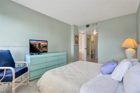 Condo in Hollywood, Florida, 2 bedrooms № 1977696 - photo 23