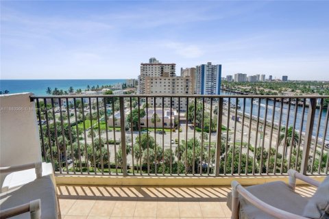 Condo in Hollywood, Florida, 2 bedrooms № 1977696 - photo 2