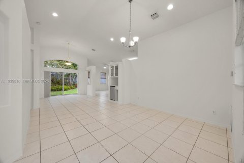 Casa en alquiler en Palmetto Bay, Florida, 3 dormitorios, 175.77 m2 № 2054551 - foto 3