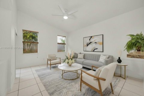 Casa en alquiler en Palmetto Bay, Florida, 3 dormitorios, 175.77 m2 № 2054551 - foto 4