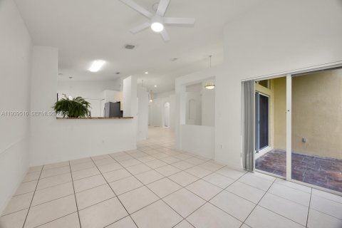 Casa en alquiler en Palmetto Bay, Florida, 3 dormitorios, 175.77 m2 № 2054551 - foto 6