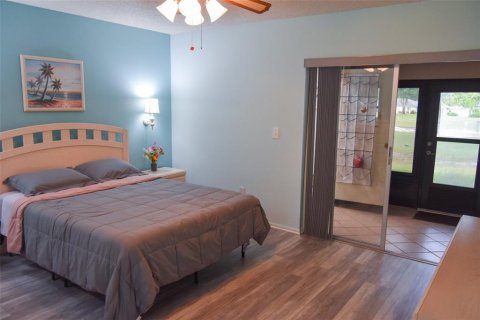 Villa ou maison à vendre à Palm Harbor, Floride: 2 chambres, 100.33 m2 № 2396902 - photo 11