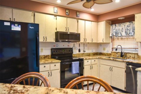 Villa ou maison à vendre à Palm Harbor, Floride: 2 chambres, 100.33 m2 № 2396902 - photo 4