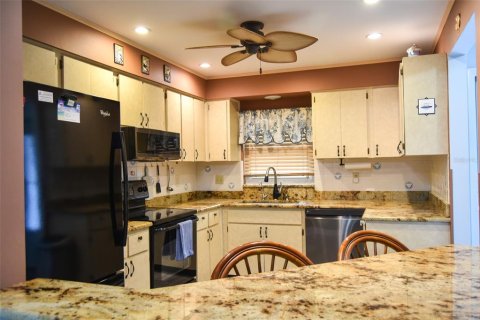 Villa ou maison à vendre à Palm Harbor, Floride: 2 chambres, 100.33 m2 № 2396902 - photo 5
