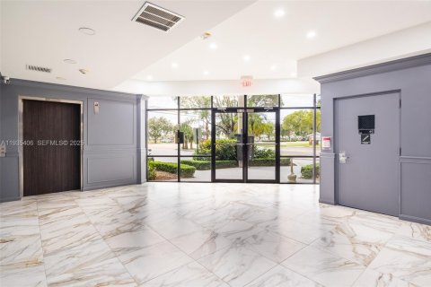 Propiedad comercial en venta en Lauderhill, Florida № 1993572 - foto 6