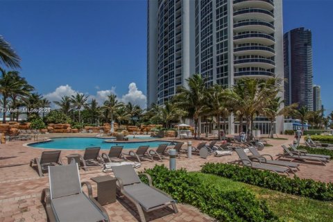 Copropriété à louer à Sunny Isles Beach, Floride: 2 chambres, 125.23 m2 № 2016364 - photo 18