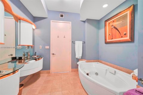 Copropriété à louer à Sunny Isles Beach, Floride: 2 chambres, 125.23 m2 № 2016364 - photo 14
