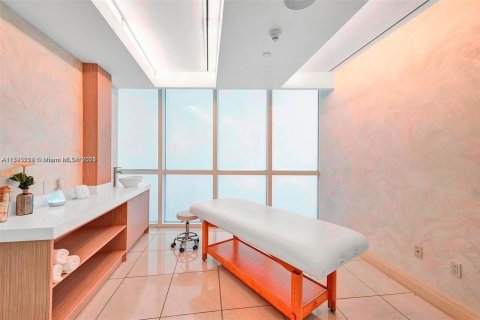 Copropriété à louer à Sunny Isles Beach, Floride: 2 chambres, 125.23 m2 № 2016364 - photo 27