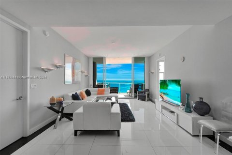 Copropriété à louer à Sunny Isles Beach, Floride: 2 chambres, 125.23 m2 № 2016364 - photo 5