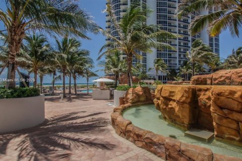 Copropriété à louer à Sunny Isles Beach, Floride: 2 chambres, 125.23 m2 № 2016364 - photo 19